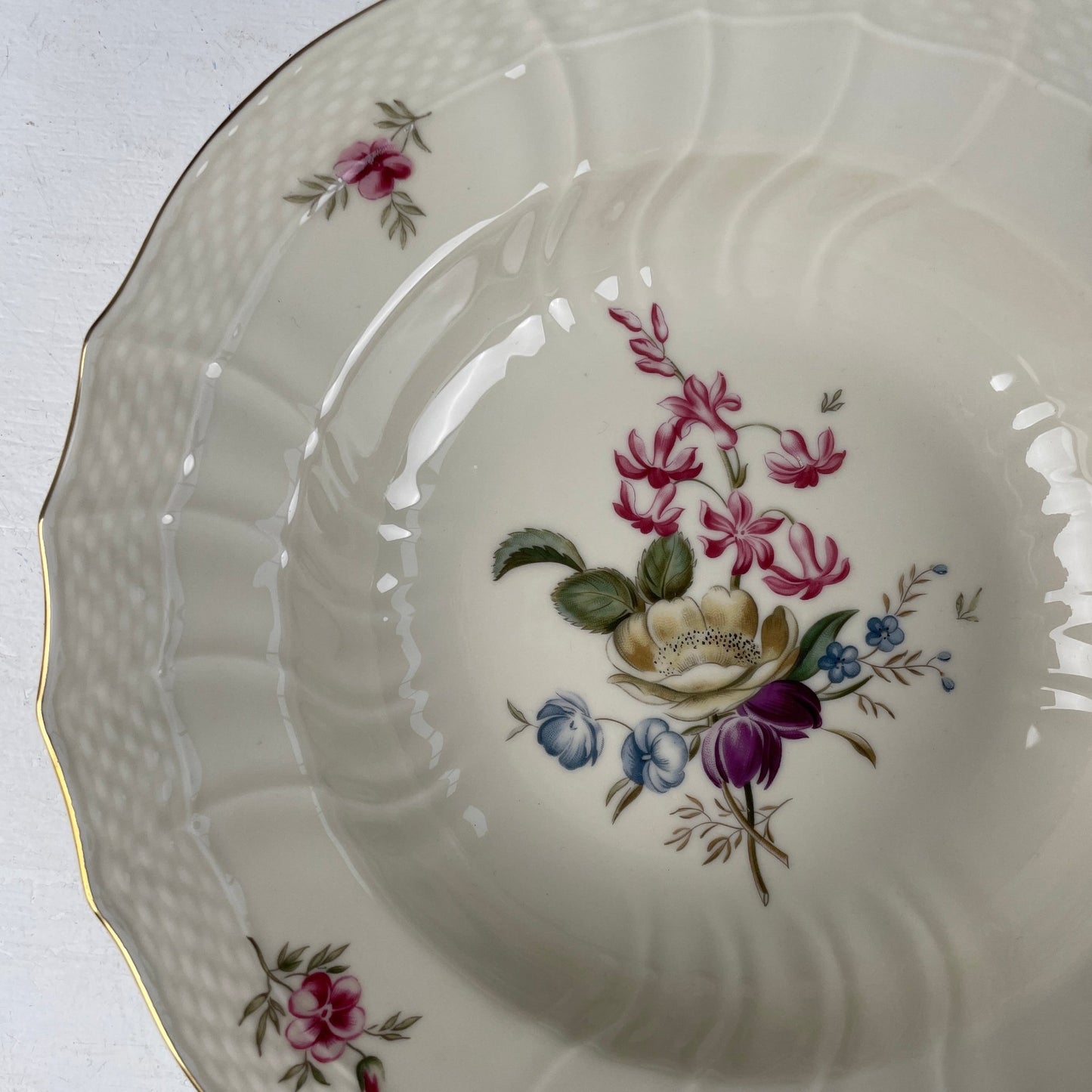 Royal Copenhagen “Frijsenborg” dyb tallerken - Mission Afrika Genbrug