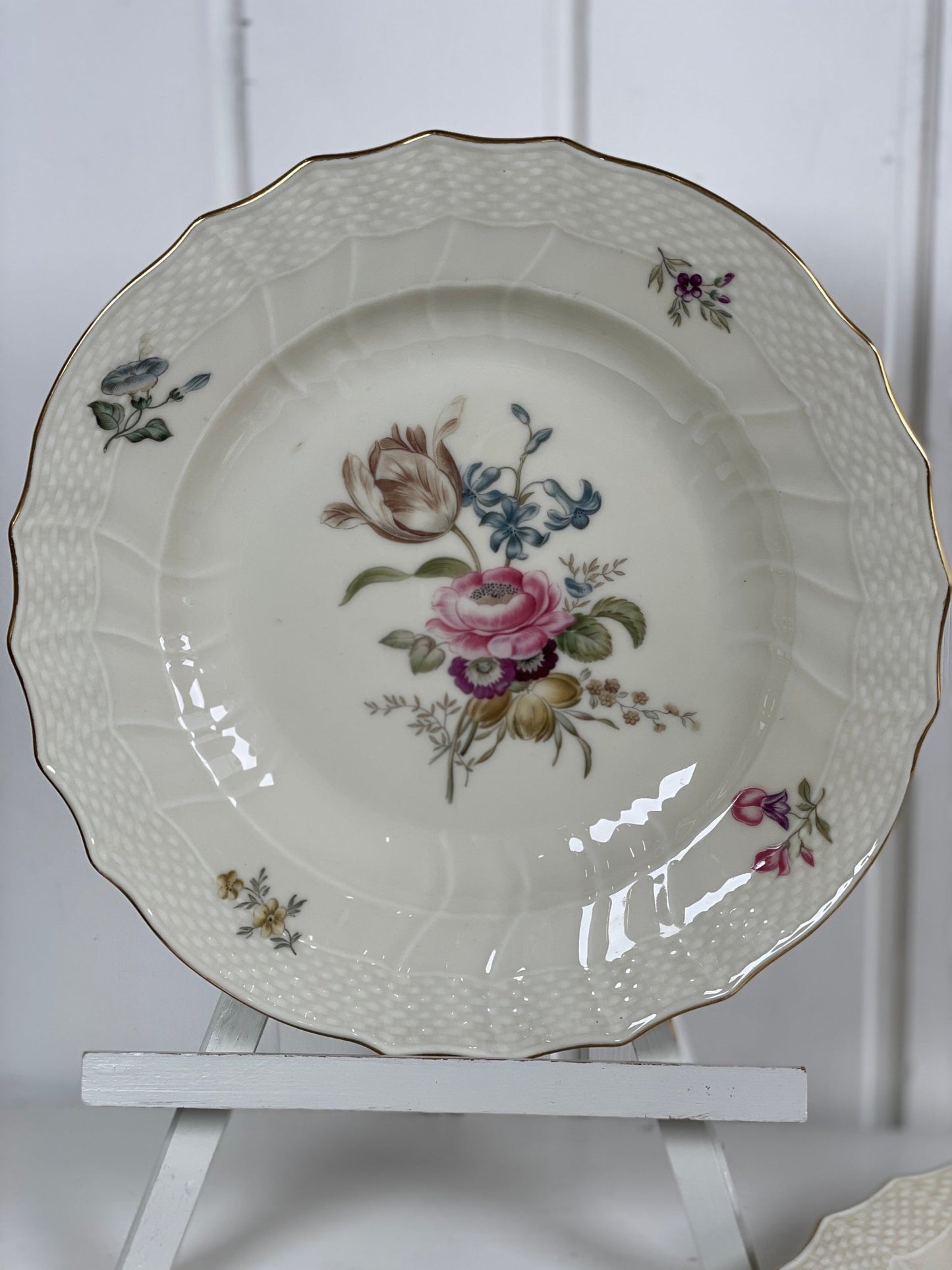 Royal Copenhagen Frijsenborg middagstallerken. - Mission Afrika Genbrug