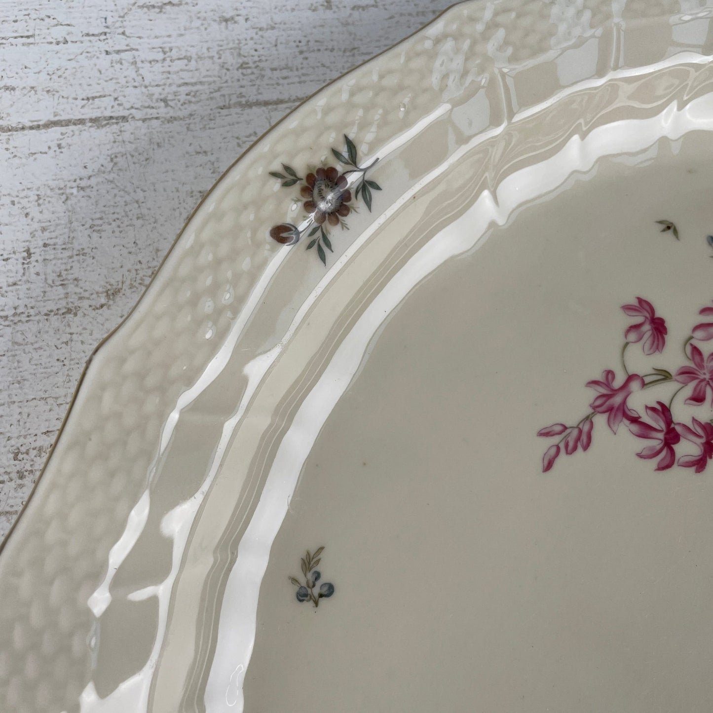 Royal Copenhagen “Frijsenborg” ovalt fad. - Mission Afrika Genbrug