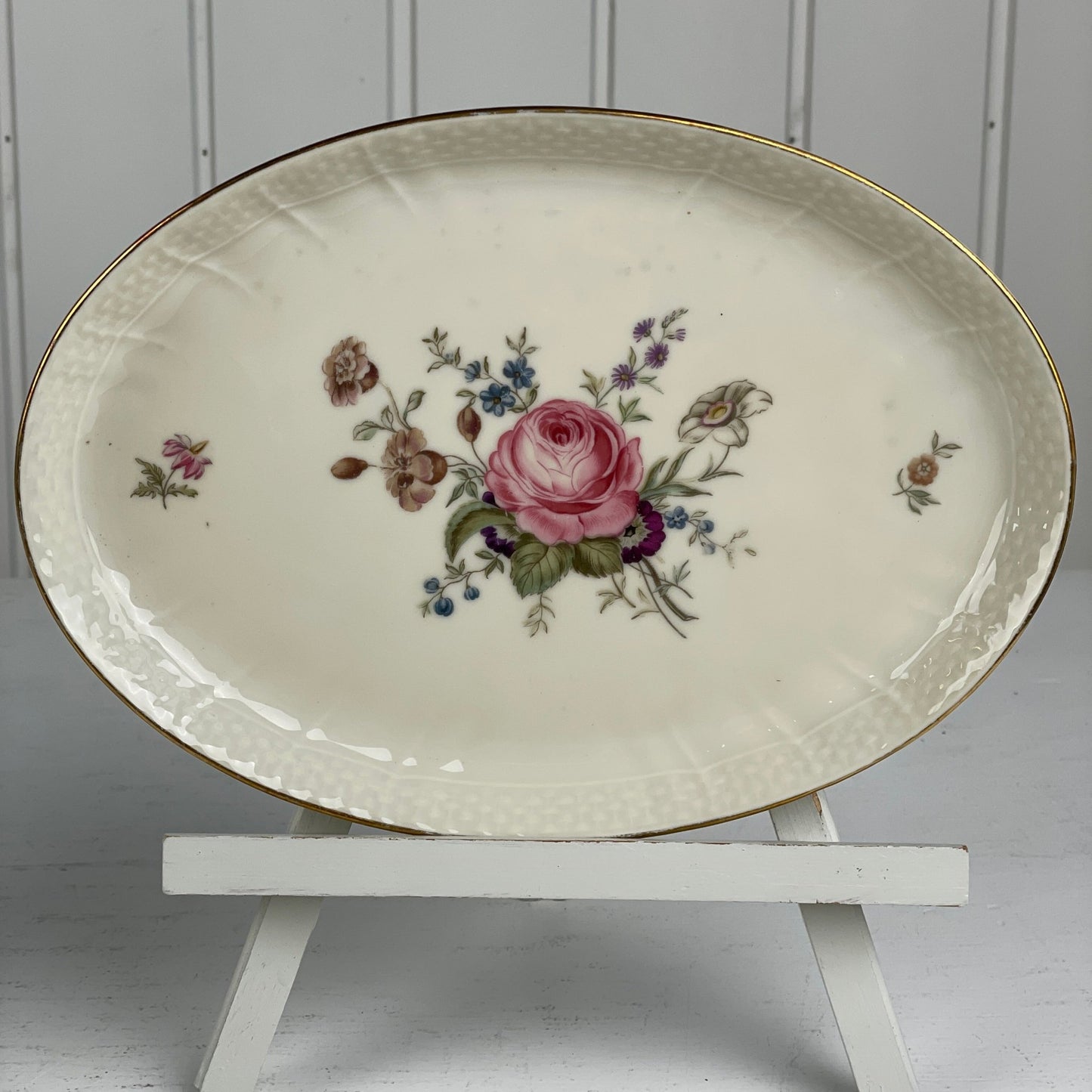 Royal Copenhagen Frisenborg ovalt fad - Mission Afrika Genbrug