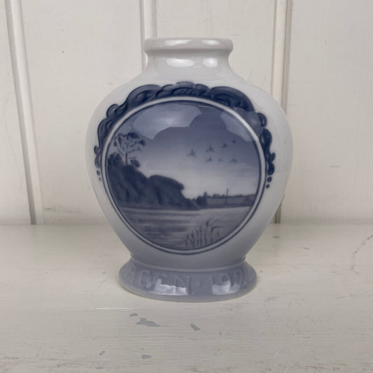 Royal Copenhagen vase - Mission Afrika Genbrug