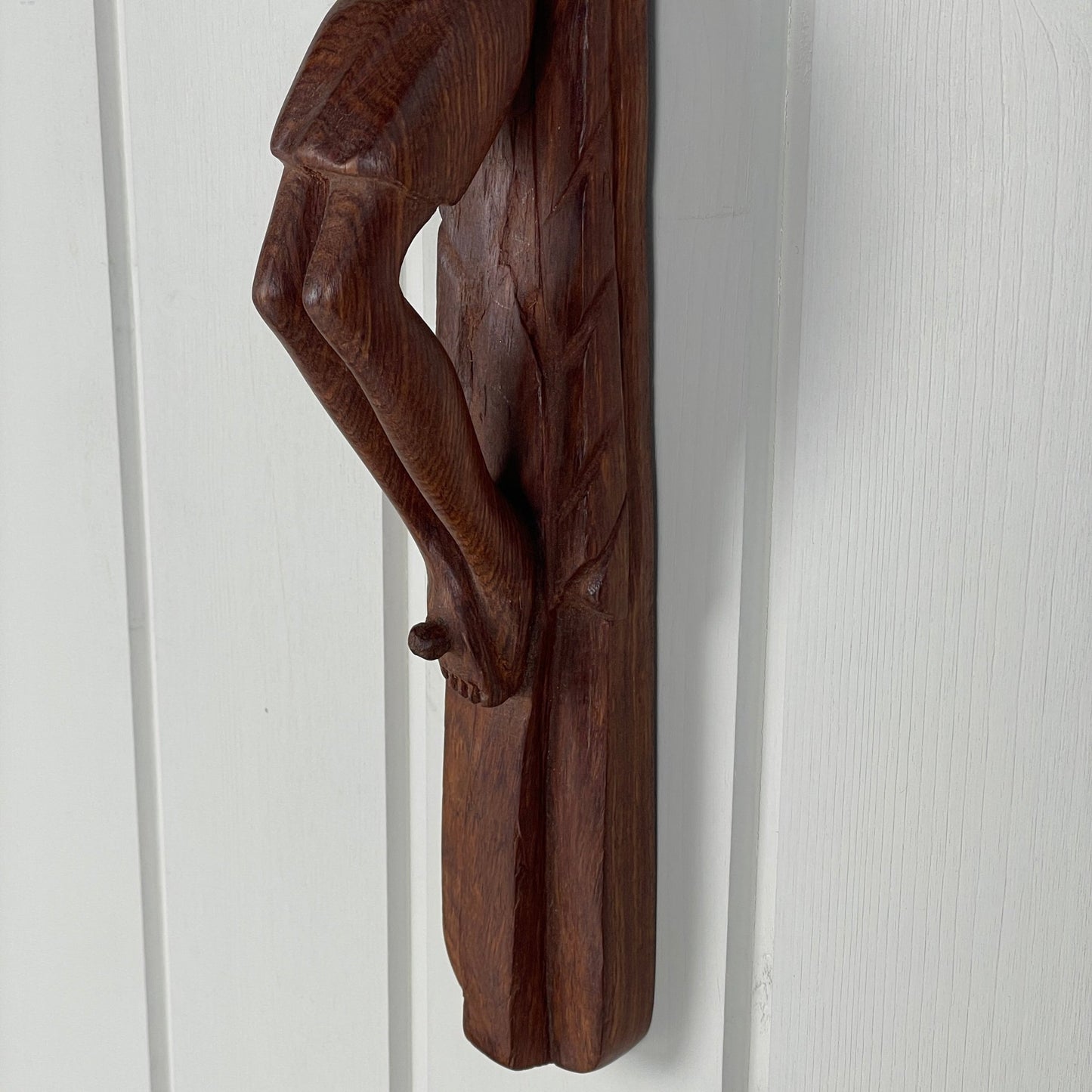 Stor håndskåret krusifiks - Mission Afrika Genbrug