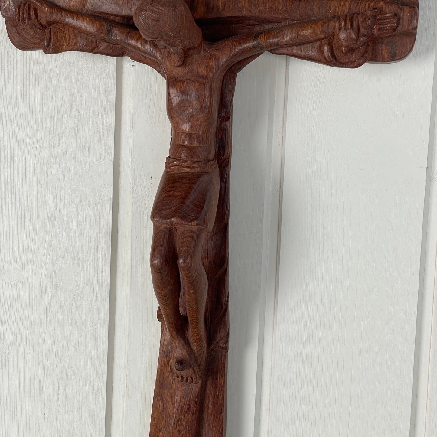 Stor håndskåret krusifiks - Mission Afrika Genbrug