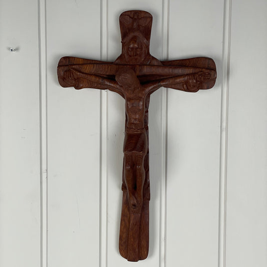 Stor håndskåret krusifiks - Mission Afrika Genbrug