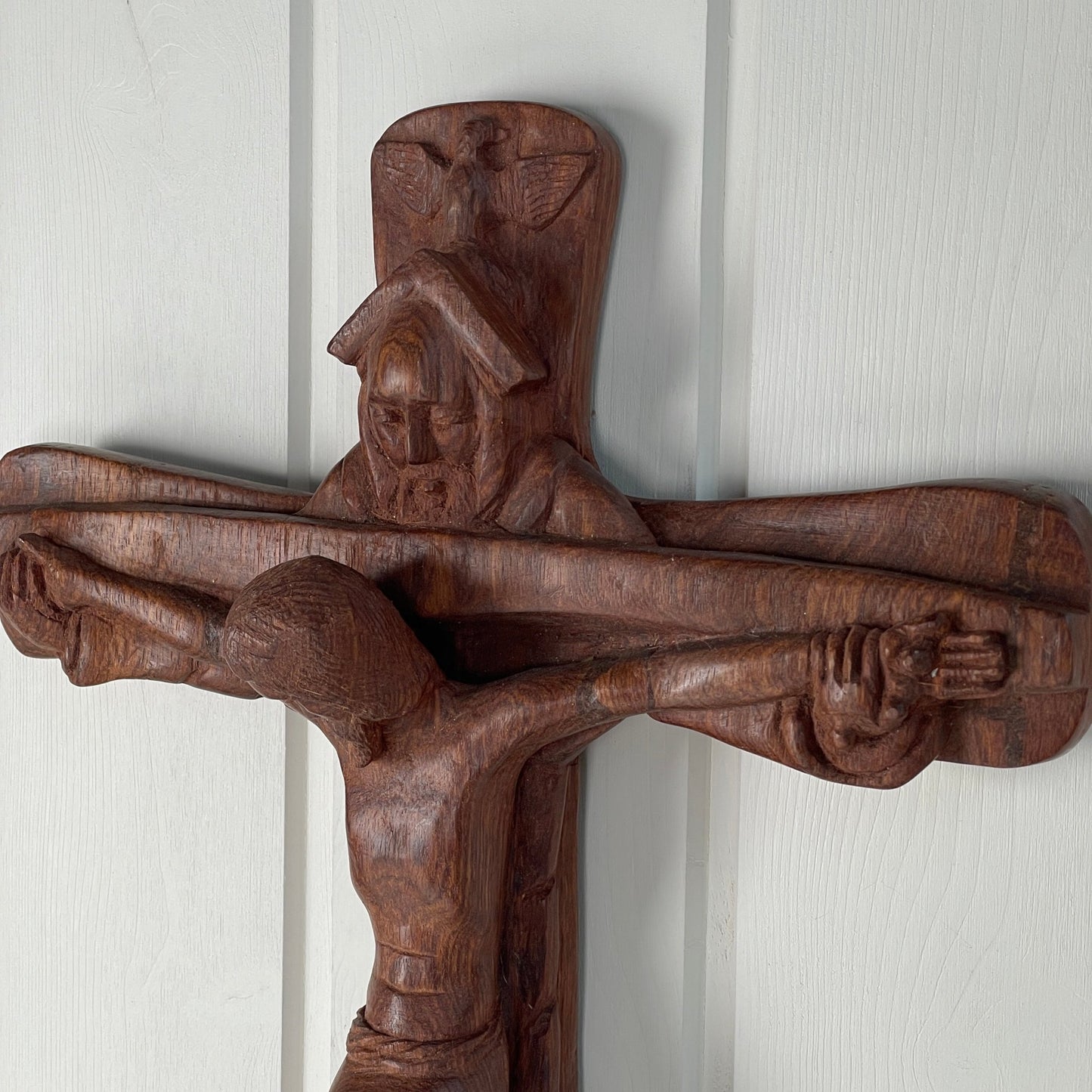 Stor håndskåret krusifiks - Mission Afrika Genbrug