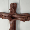 Stor håndskåret krusifiks - Mission Afrika Genbrug