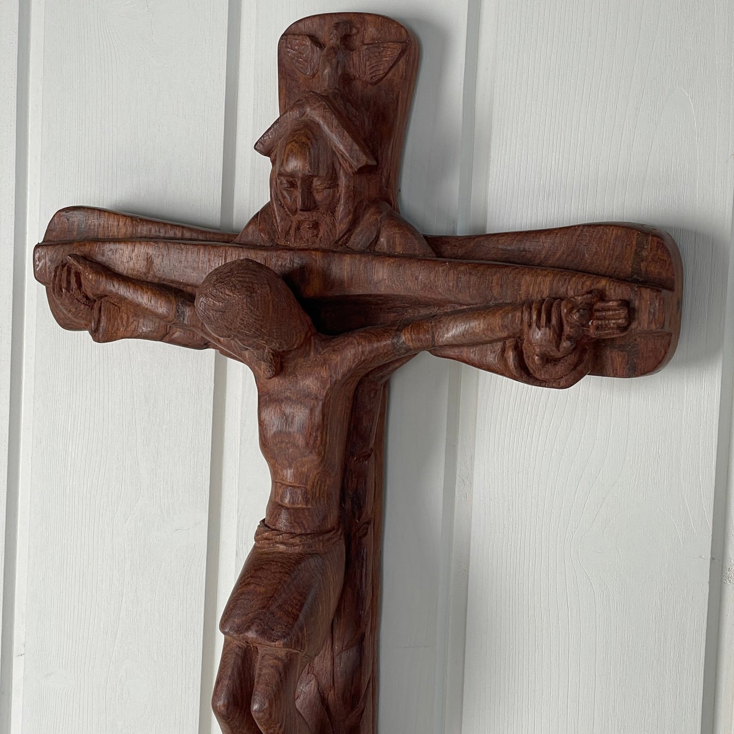 Stor håndskåret krusifiks - Mission Afrika Genbrug