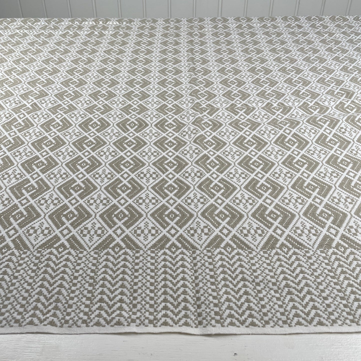 Stor jacquardvævet vintage dug - Mission Afrika Genbrug