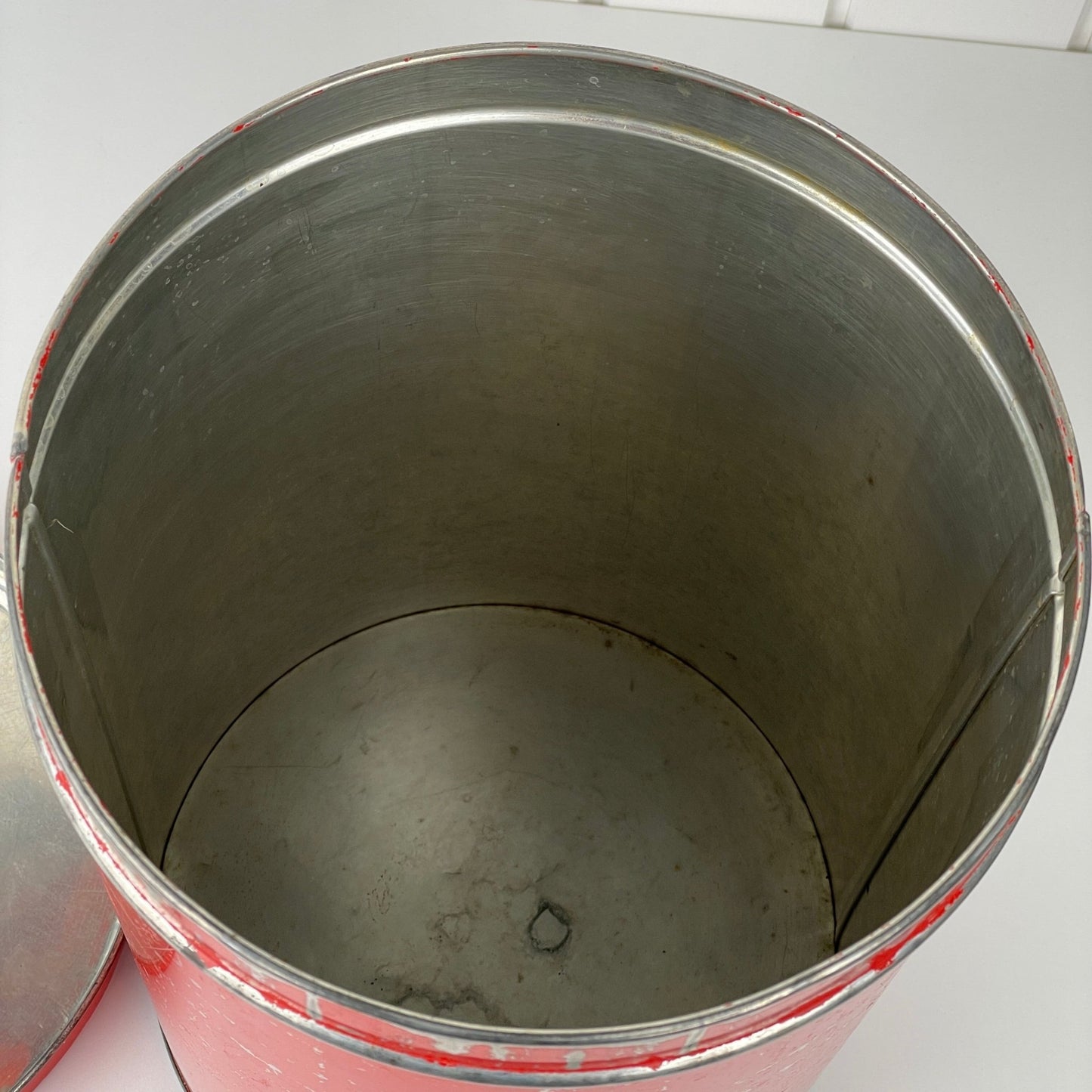 Stor vintage emalje dåse 35cm høj - Mission Afrika Genbrug