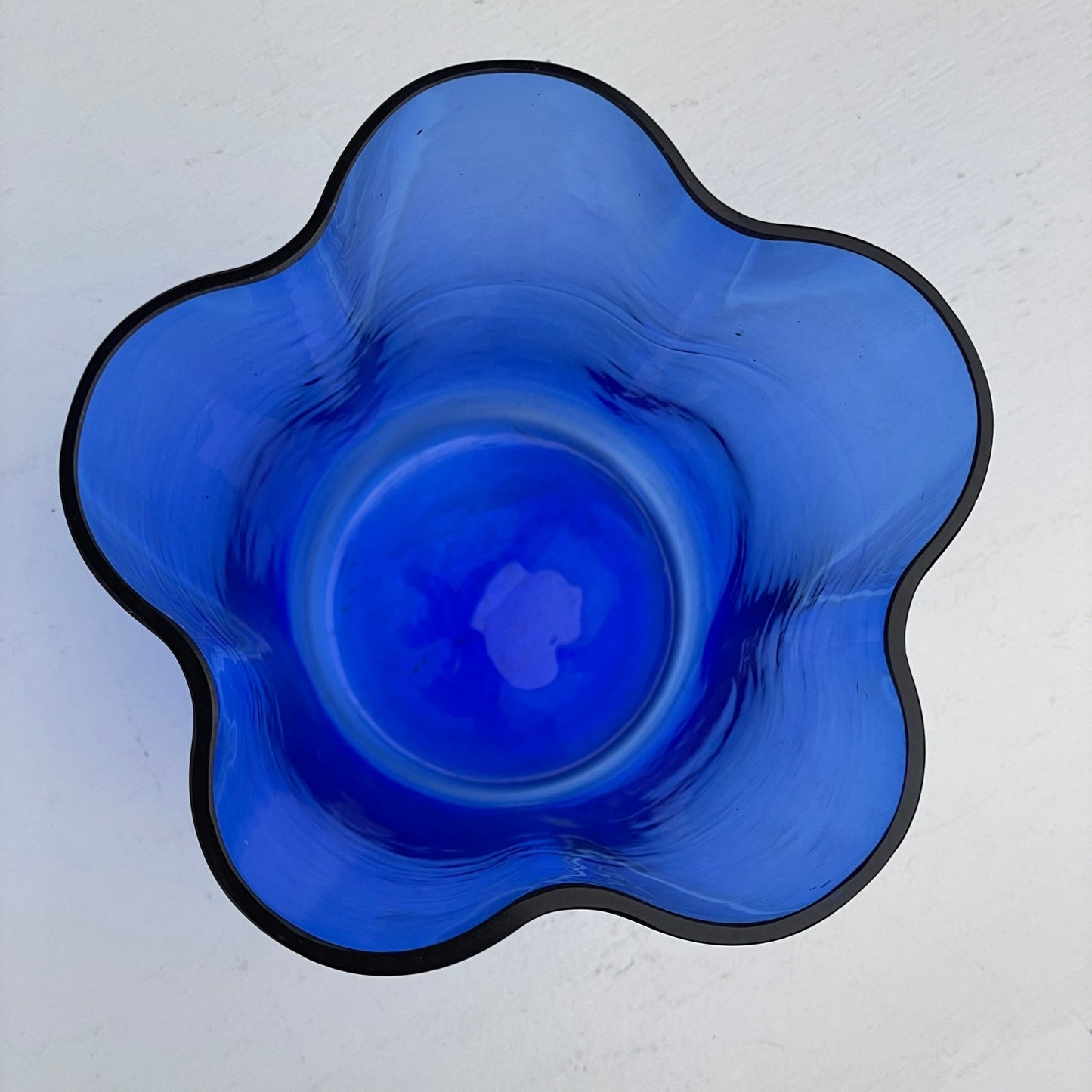 Tulipanvase i blåt glas 18cm - Mission Afrika Genbrug