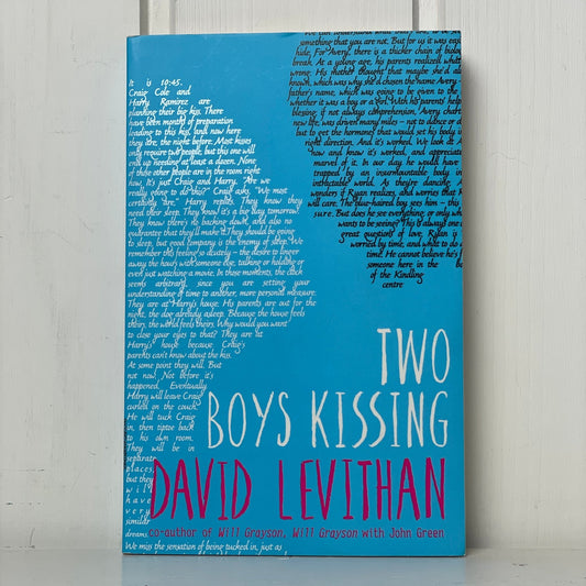 Two Boys Kissing - Mission Afrika Genbrug