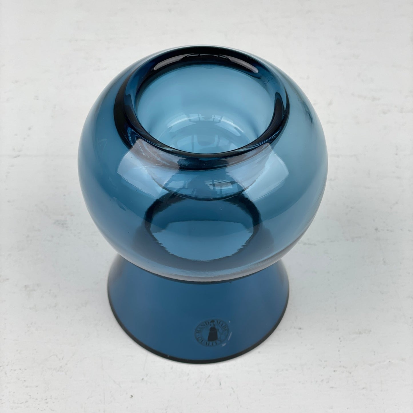 Vase/fyrfadsholder, blåt mundblæst glas - Mission Afrika Genbrug