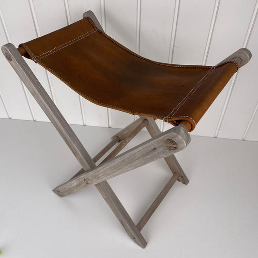 Vintage foldbar skammel med kernelæder - Mission Afrika Genbrug