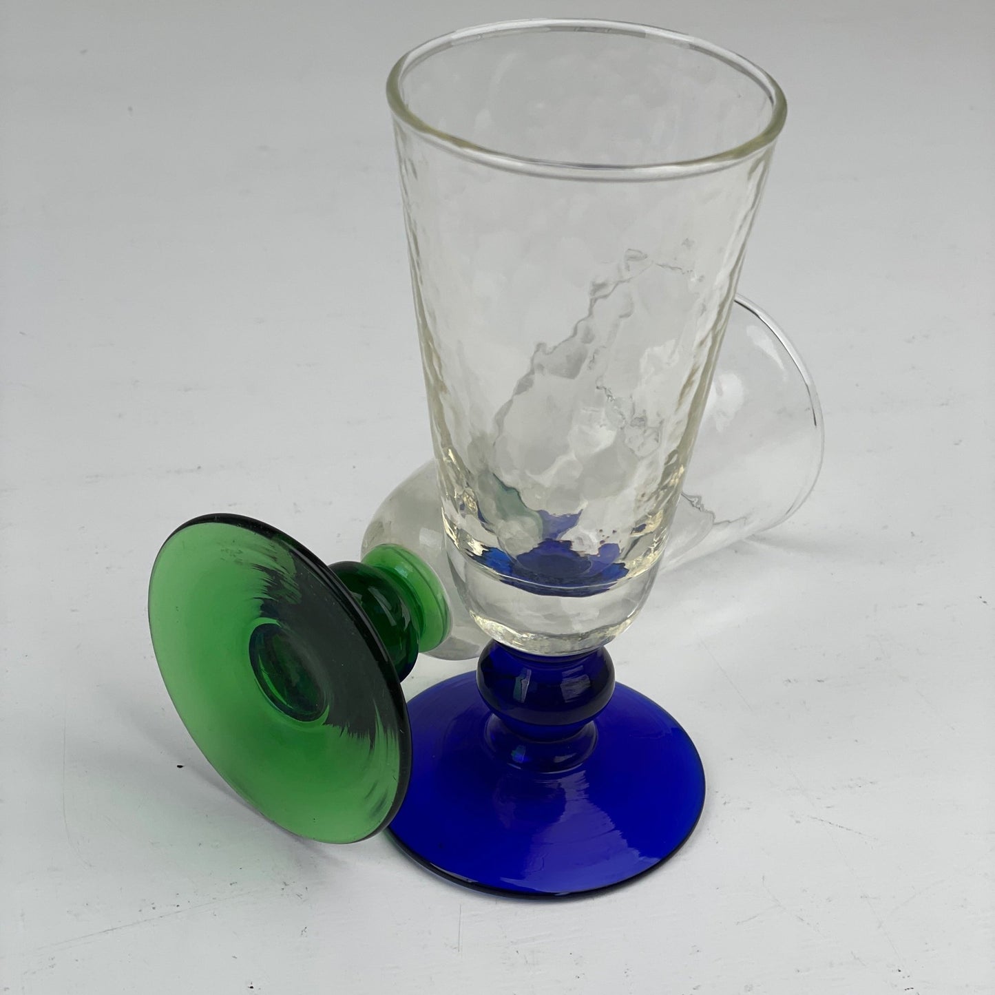 Vintage glas med farvet stilk - Mission Afrika Genbrug