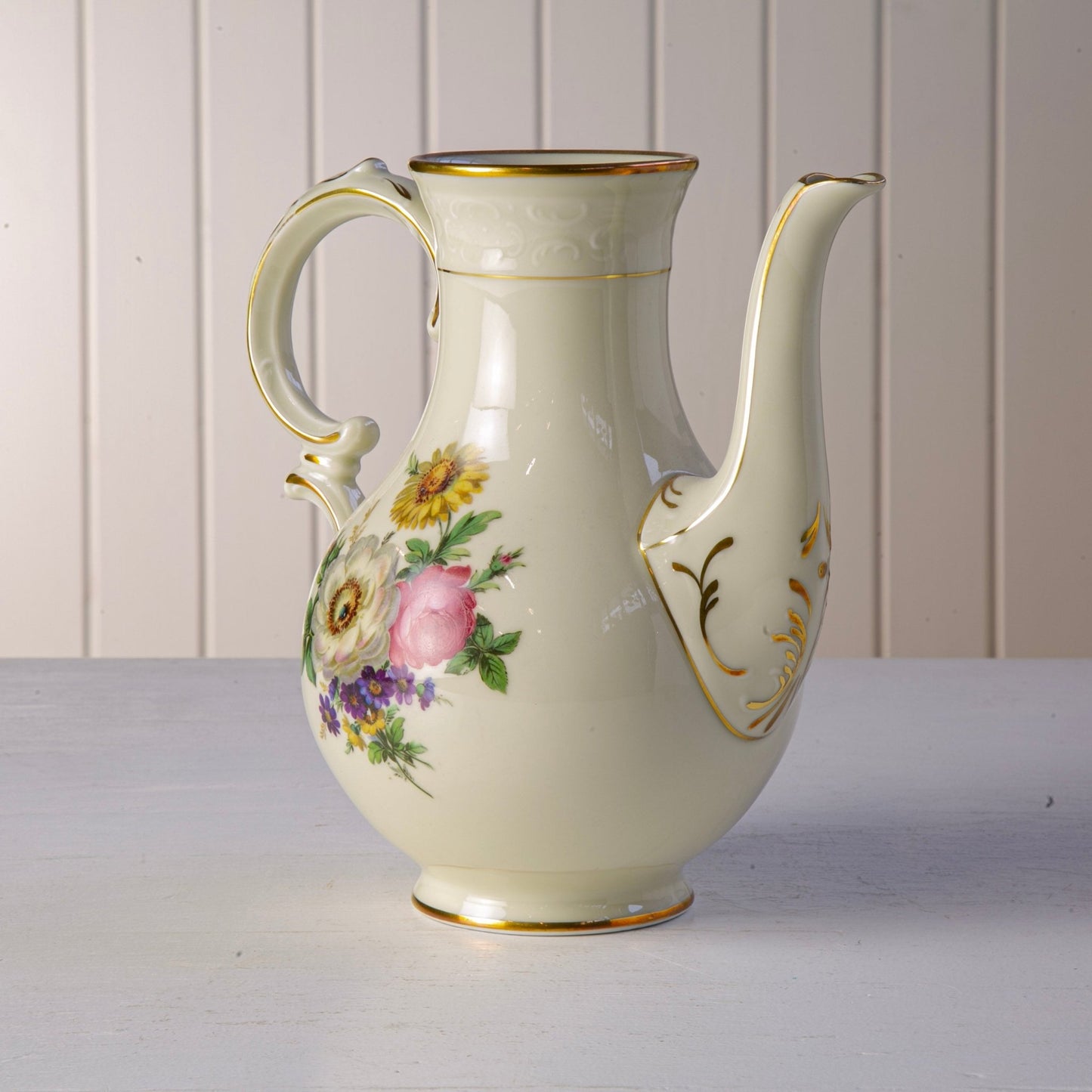 Charmerende porcelæns kande - Frk. Rose